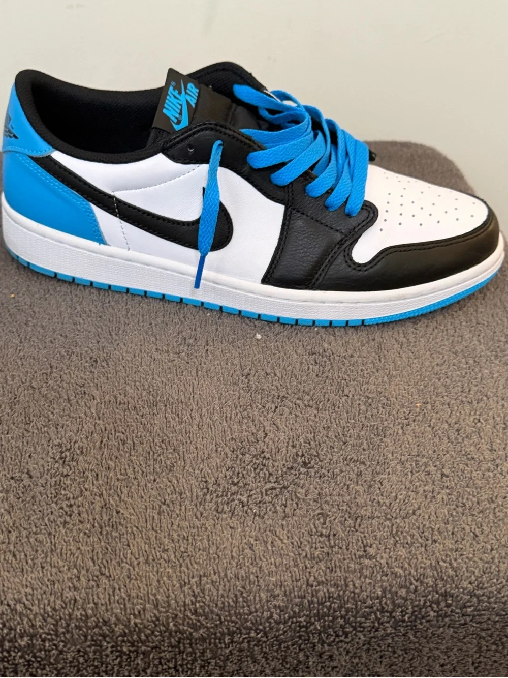 Nike Air Jordan 1 “low” men’s size 10 1/2. Powder blue and Black Dark colorway.